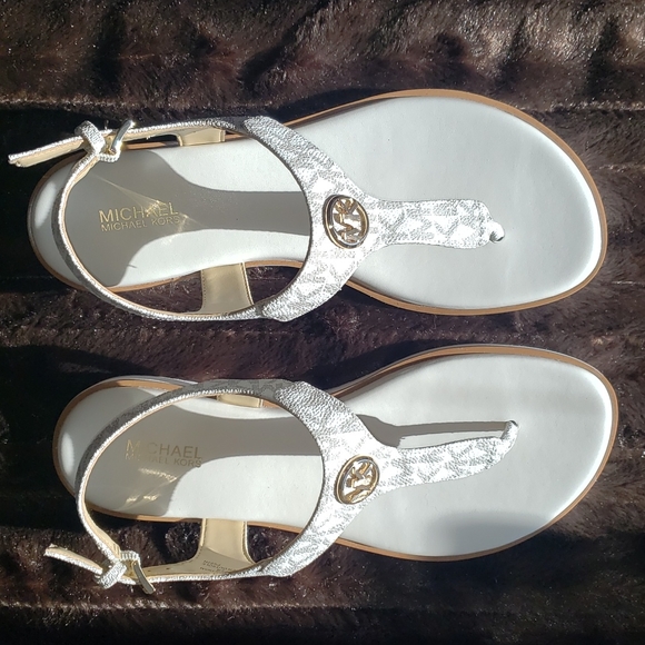 Michael Kors Judy Thong Sandal Vanilla 8M nwt - Picture 3 of 9